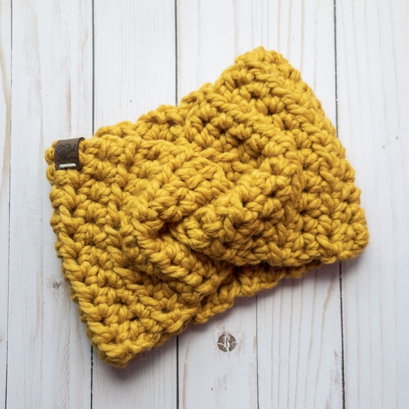 Chunky Crochet Earwarmer - Picture 5 of 5